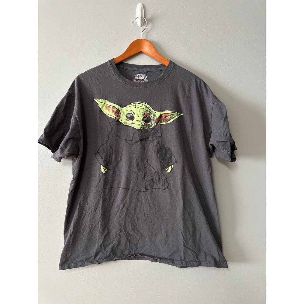 Men’s Size XL Disney Star Wars Yoda Shirt